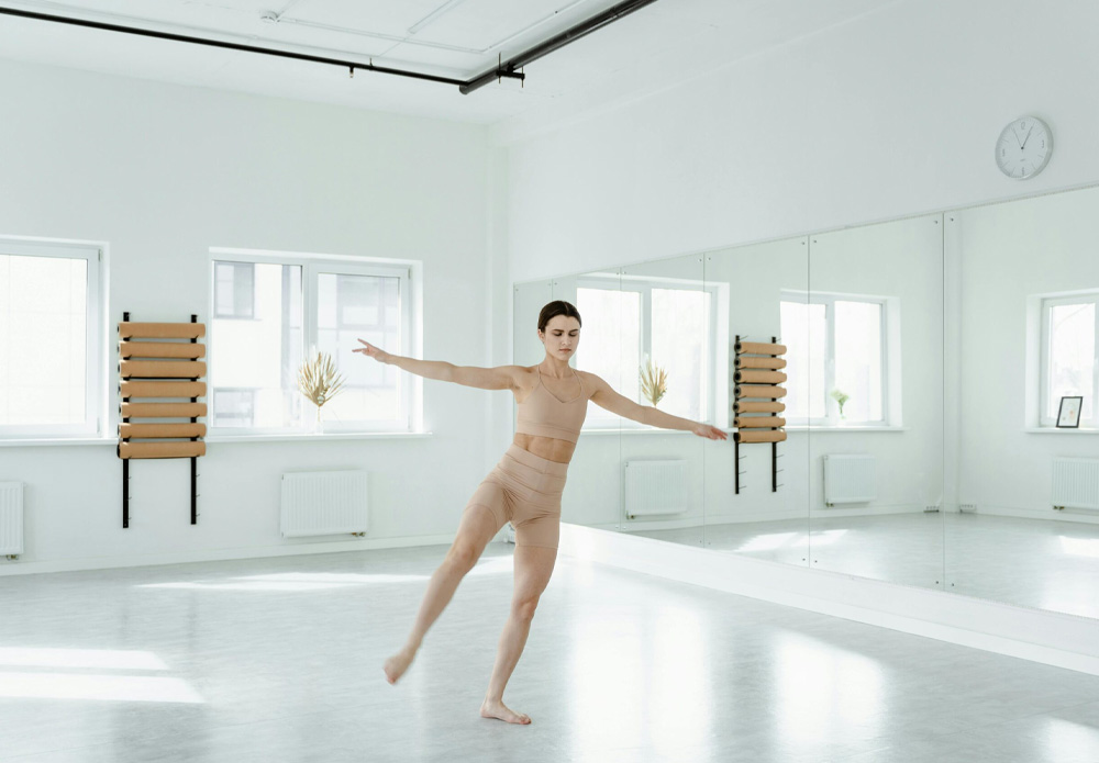Mastering Port de Bras: Graceful Arms for Every Level | Insights | Isabella